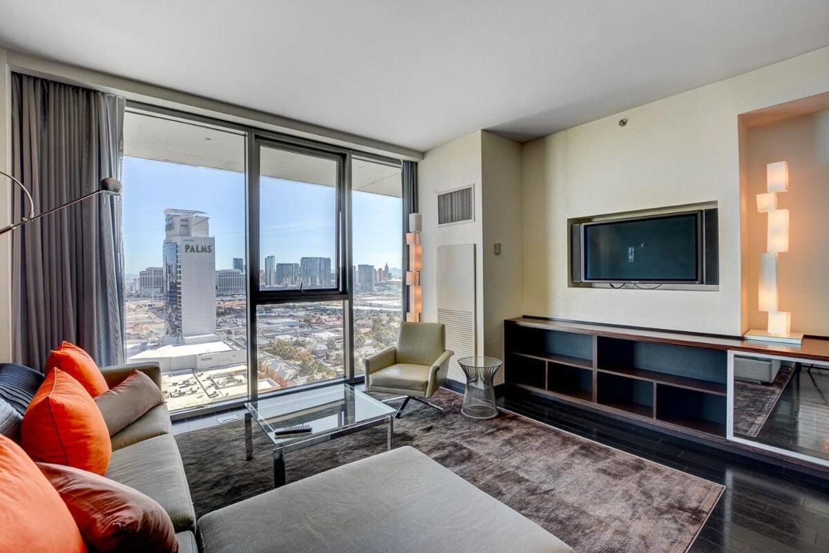 Luxury Strip View Studio- Palms Place Apartment *