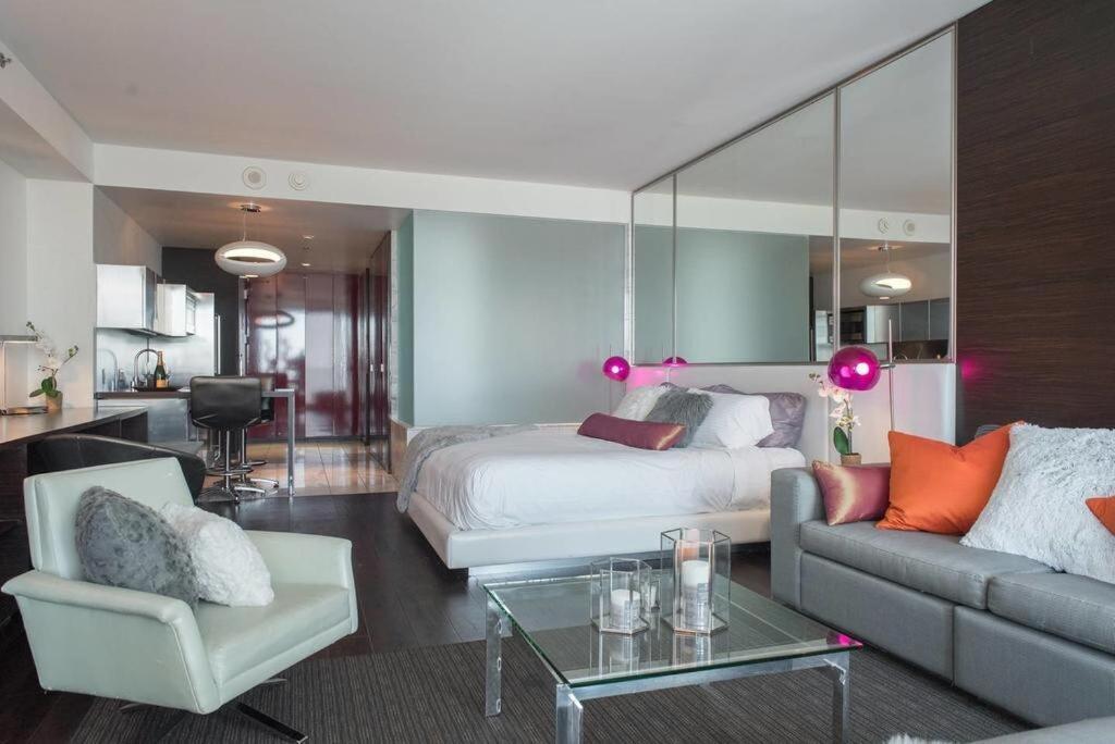 Luxury Strip View Studio- Palms Place Apartment Las Vegas